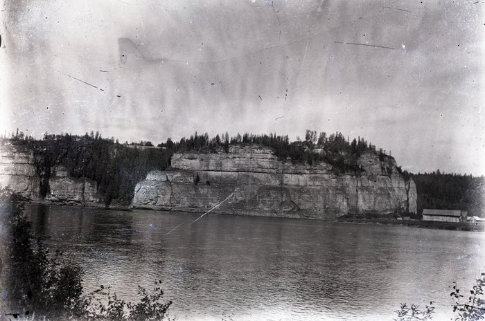 Камень Говорливый на реке Вишере 1930-е годы.