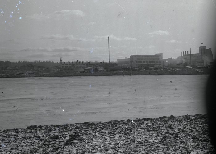 Панорама комбината ВИШХИМЗ с правого берега Вишеры 1930-е годы
