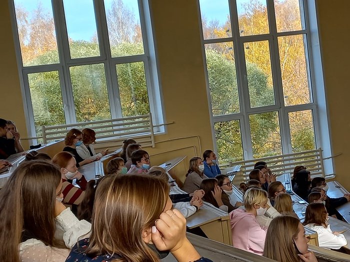 Слушатели лекции Ларисы Глэд