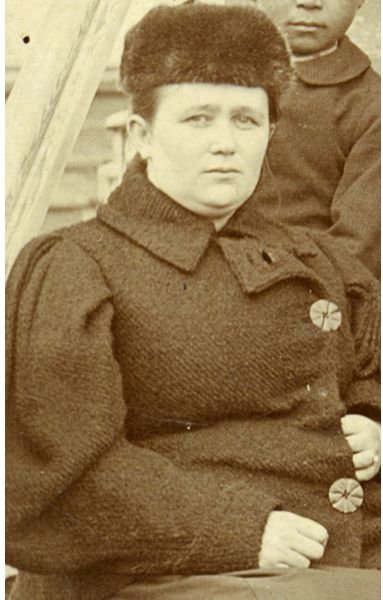 Надежда Александровна Шаламова на острове Кадьяк. 1903 г.