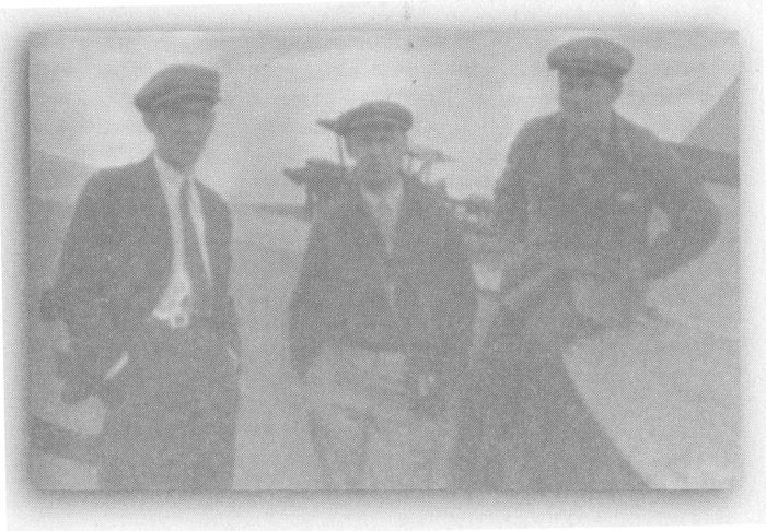 И.П.Хренов (крайний слева). Крамоторск. 1934