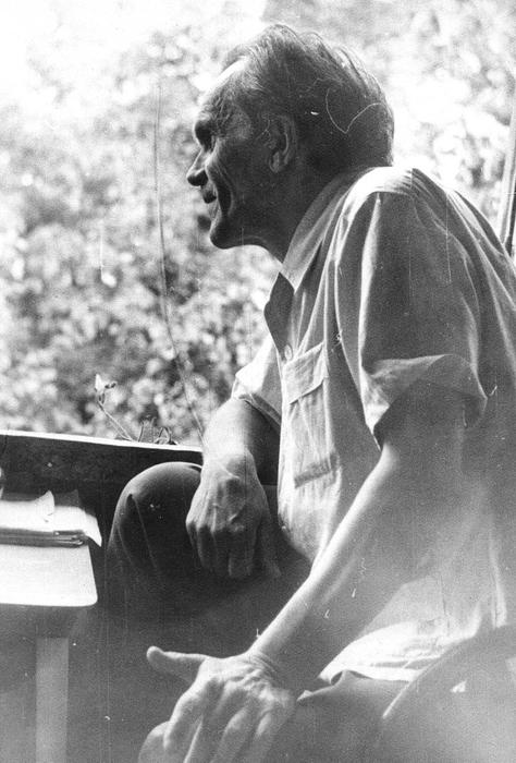 Шаламов на даче Н.Я. Мандельштам. Фото 1965-66 гг.
